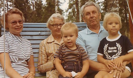 13-19710746032-Salli-Mummi-Sanna-Ukki-Salla-Keinu-Nilsia-A046N
